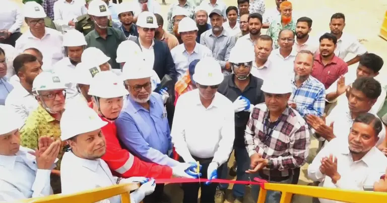 খনন কাজের উদ্বোধন করেন পেট্রোবাংলার পরিচালক এ. কে. এম. মিজানুর রহমান